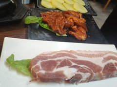 厚切五花肉-·缸桶屋·韩式牛肋条自助烤肉(西湖D11店)