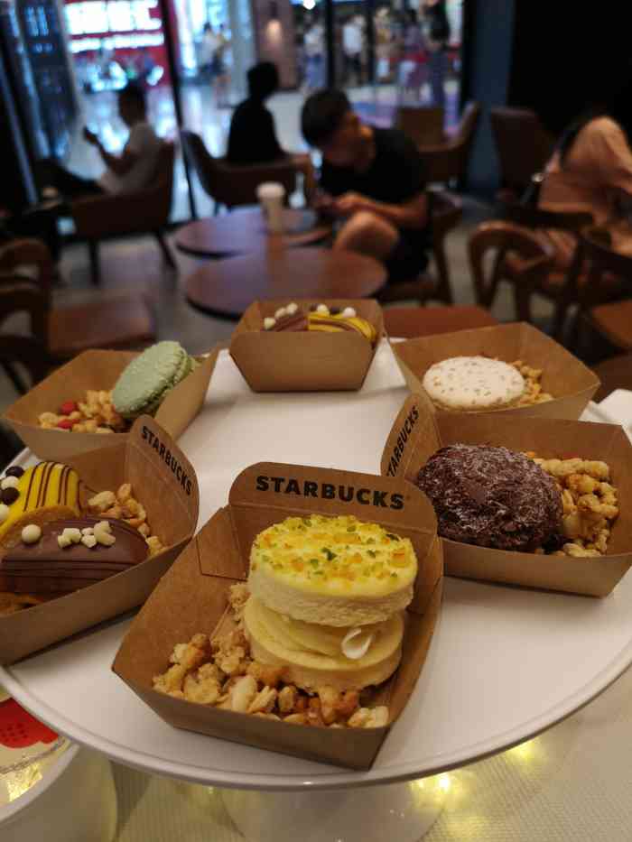 星巴克(南宁江南万达分店)-"江南万达的这家星巴克,铺面也很大,位置也