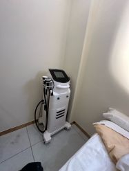 -颜加一•趣爱眼·科技美容养生