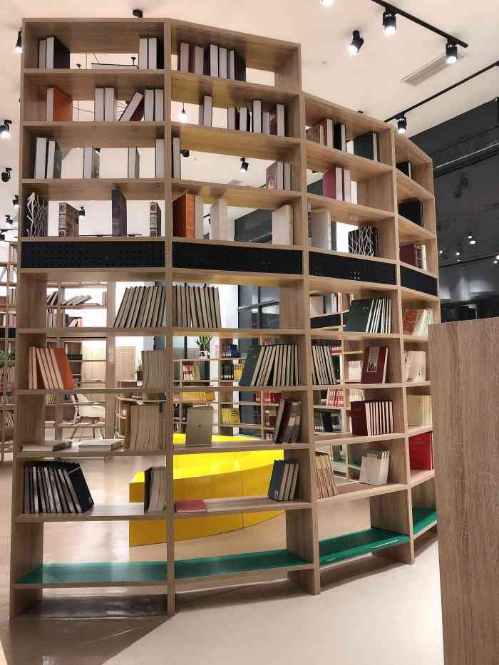 悦·书房(罍街店)-"这是一家连锁书店,里面环境还不错,周末来.