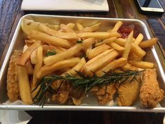 主厨特选美式风味炸鸡翅配薯条-MIKAKU(万达广场上海宝山店)