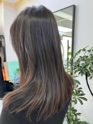 -V7 HAIR SALON