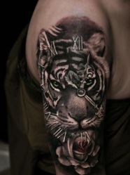 -木子·纹身店TATTOO穿孔·洗纹身