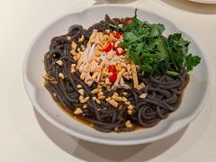 酸辣蕨根粉-巷子宽·酸菜鱼(迪士尼小镇店)