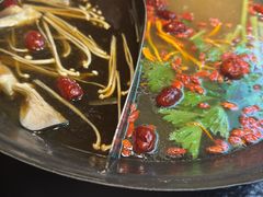 -鹿鸣山草本茶香火锅(园西路店)