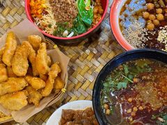 -爆炸头阿姨小四川正宗川味小吃(无任何分店)