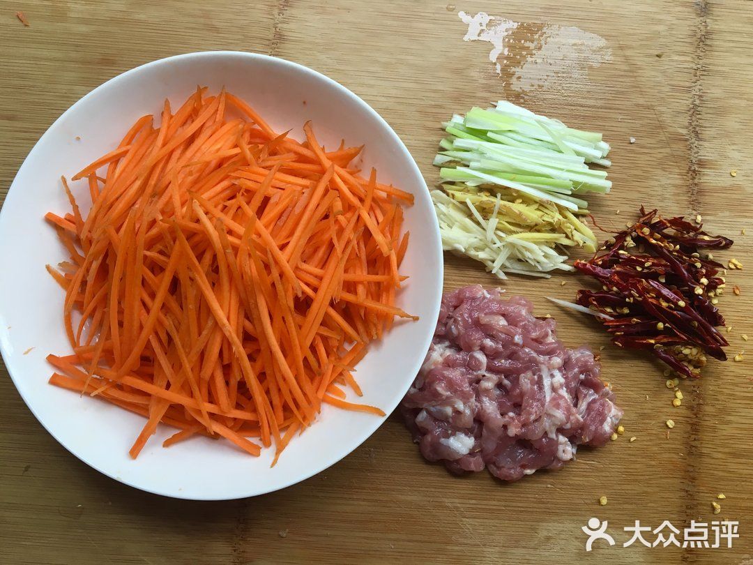 夏日必做家常小炒之榨菜丝炒胡萝卜丝