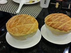 酥皮羊奶只在入口时觉得有点羊骚味，吃进嘴里好滑，好香奶味，酥皮也脆！-新兴·金羊座·粤菜点心(乐峰店)