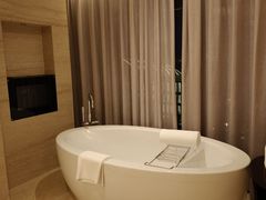 -三亚湾海居铂尔曼度假酒店