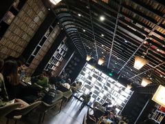 -钟书阁(松江泰晤士小镇店)