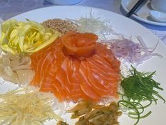 三文鱼齐齐捞起-香山家宴