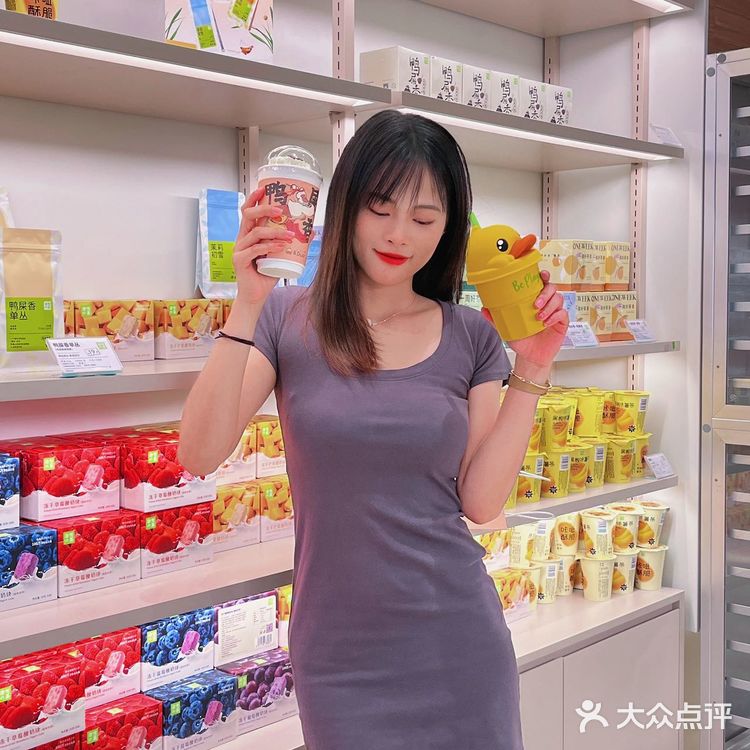 都给我冲奈雪新品‼️小黄鸭联名好喝&可爱