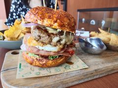 双蛋指椒牛肉汉堡-魏斯理汉堡(西安沣东吾悦店)