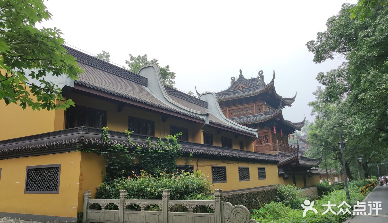 天竺三寺中历史最悠久的法镜寺