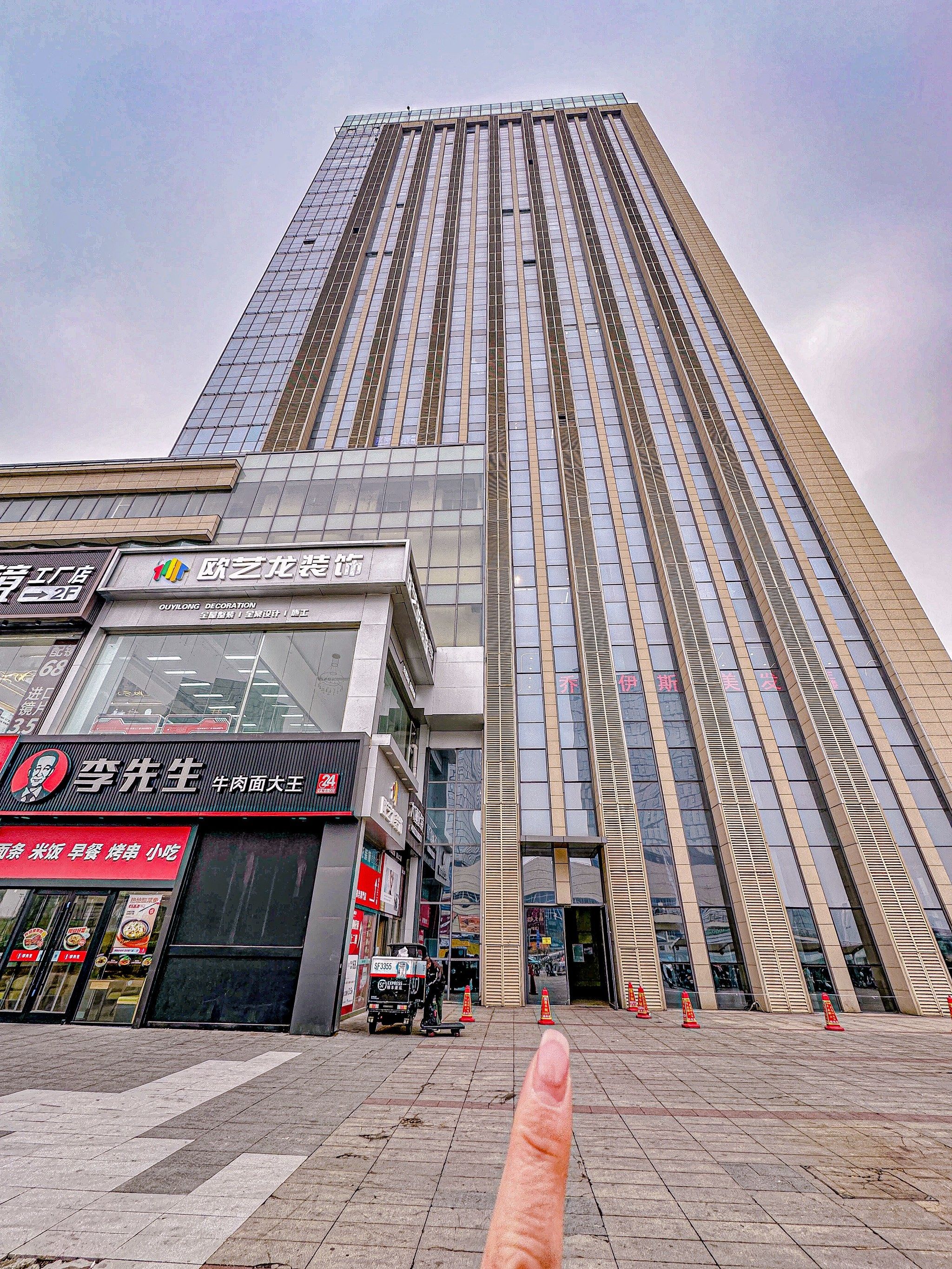 记住这个位置,就从这里进去