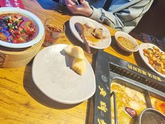 -老牌坊云南鱼豆花火锅(哈西万达店)