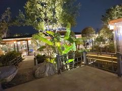 -茅草房·河畔园林火锅