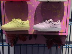 -阿迪达斯(武林银泰三叶草店)