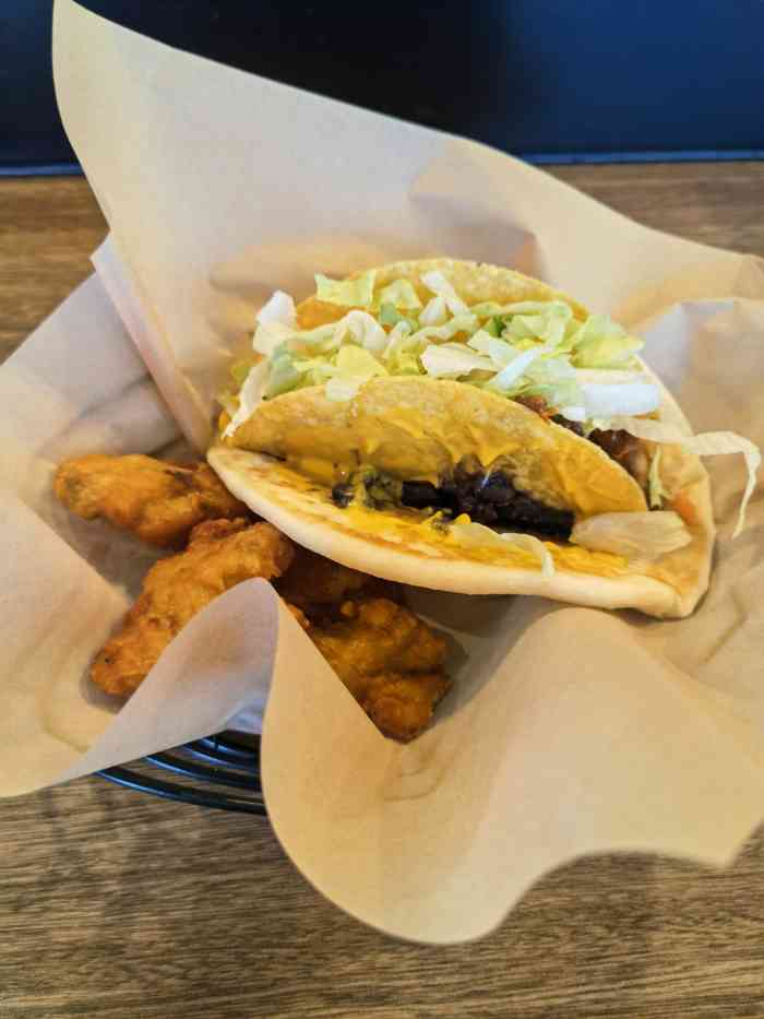 taco bell 塔可贝尔(五角场店)-"百胜旗下的西式快餐连锁店,五角场