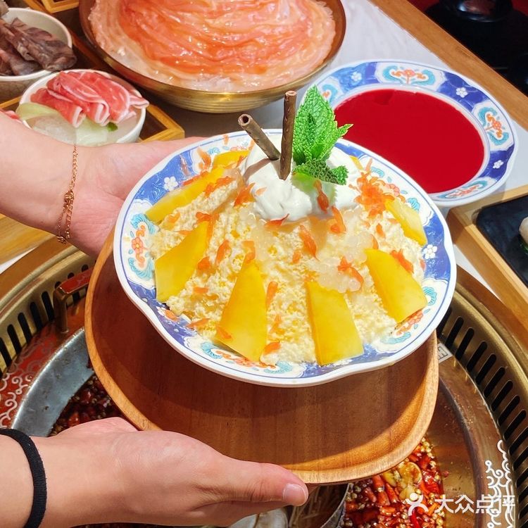 吃美蛙鱼头就来捞三国|一米长肥牛超好吃