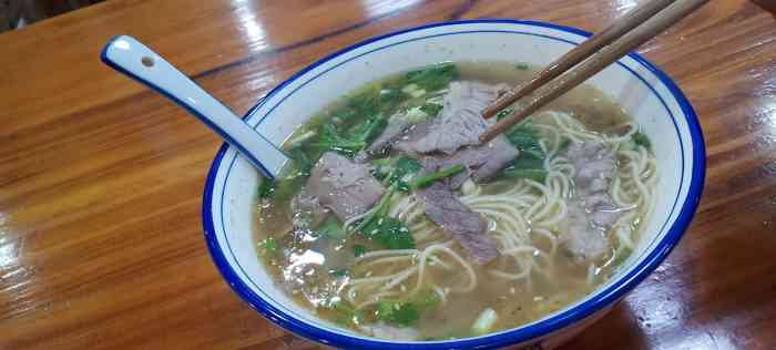 牛小二牛肉汤,当不知道吃什么的时候就来一碗牛小二牛肉粉丝汤吧