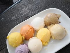 -莓园冰淇淋店