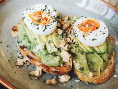 牛油果煮蛋吐司-RAC BAR(安福路店)