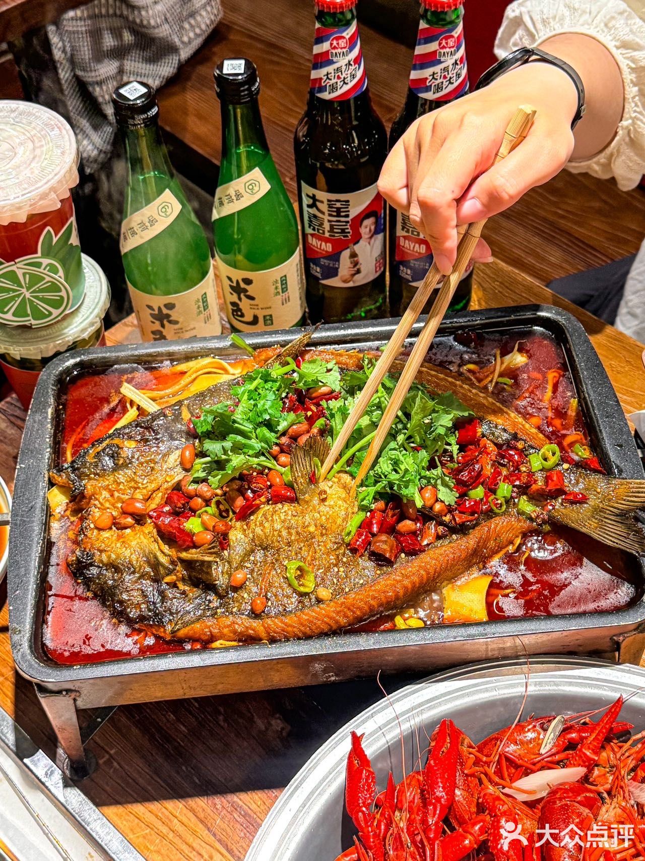 人生建议：一定要带朋友来吃这家的烧烤小龙虾