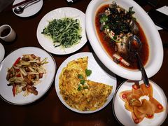 -广州中心皇冠假日酒店·百粤楼
