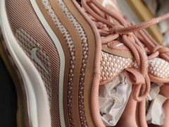 -爱革·洗衣改衣·洗鞋修鞋·洗包修包·奢侈品护理(宝地广场店)