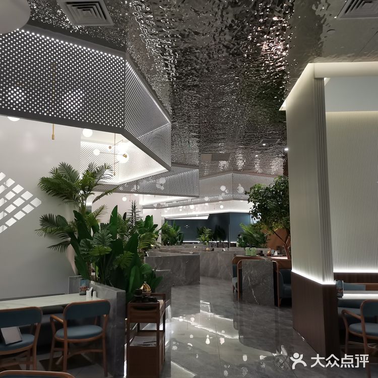 适合和朋友来坐坐聊聊天 2，菜品颜值很高