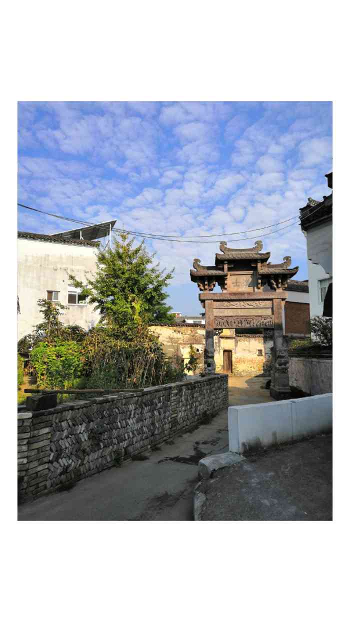 西溪南古村落景区-"到黄山途径这里,走过一座很长的无栏杆的桥.