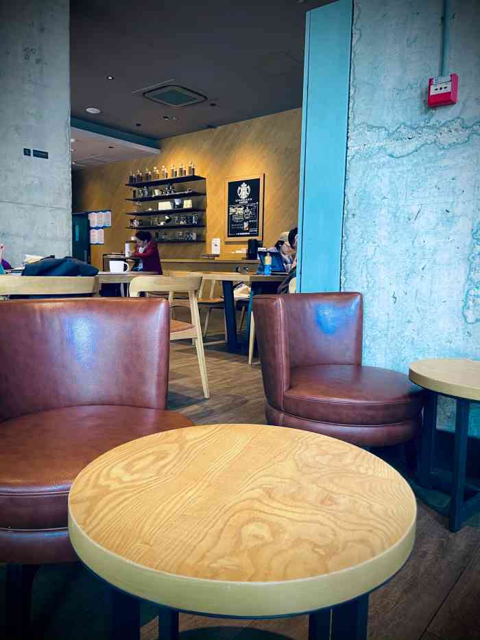 星巴克(沈阳中粮广场店)-"位置在中粮广场,特别显眼,中午过来吃饭正.