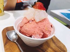 士多啤梨椰果冰-聪嫂私房甜品(旺角二店)
