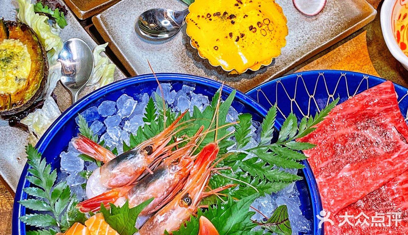 换装拍照+吃饭👘店里都是🫣摇曳的樱花美眉