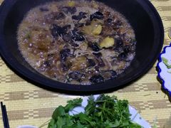 -粘豆包柴火铁锅炖