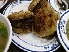 烧饼夹烧牛羊肉-老爆肚满五香烧牛羊肉
