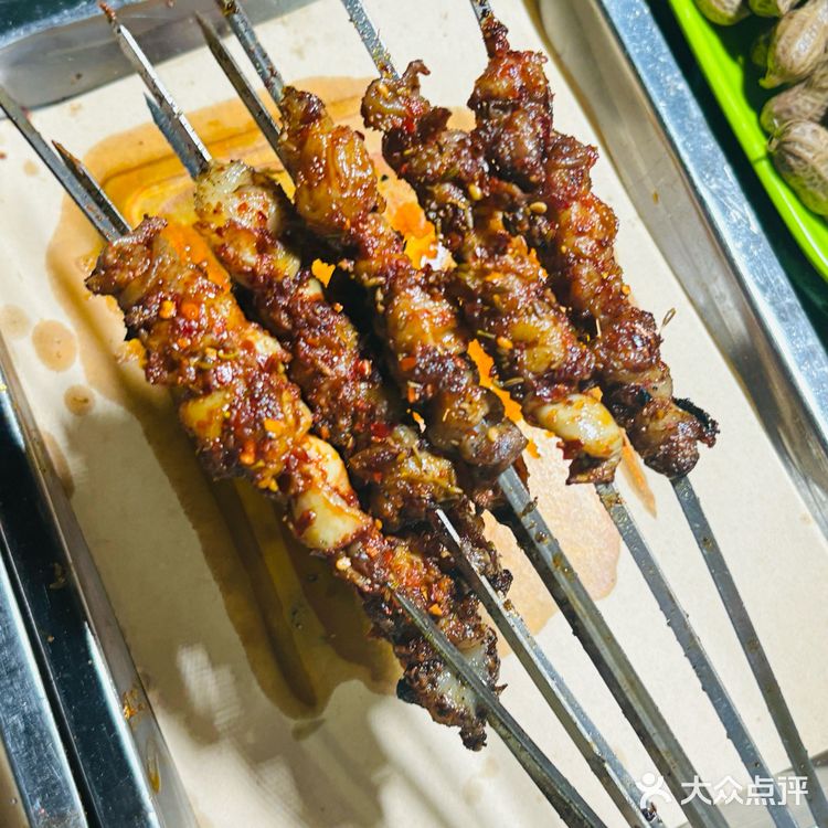 西安城墙脚下 本地人会反复去的烧烤店