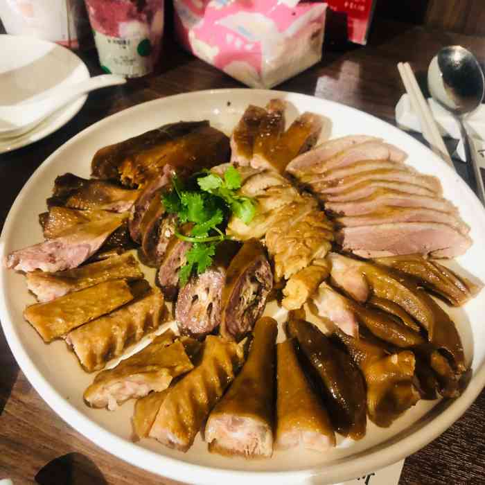 八斩鹅-"卤味还是一如既往地好豉油鸡摆盘干净,分."-大众点评移动版