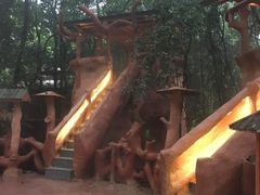 -天门沟九州驿站树上汤泉