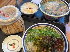 -云阿蛮云南生烫牛肉米线(奉贤路店)