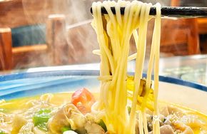 Sour Soup Frog Leg Noodles