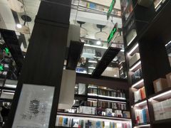 -钟书阁(群光广场店)