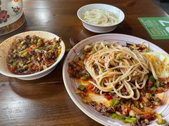 -歹歹的加个面过油肉拌面