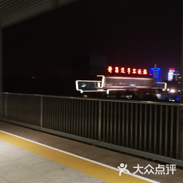 许昌东站夜景图片图片