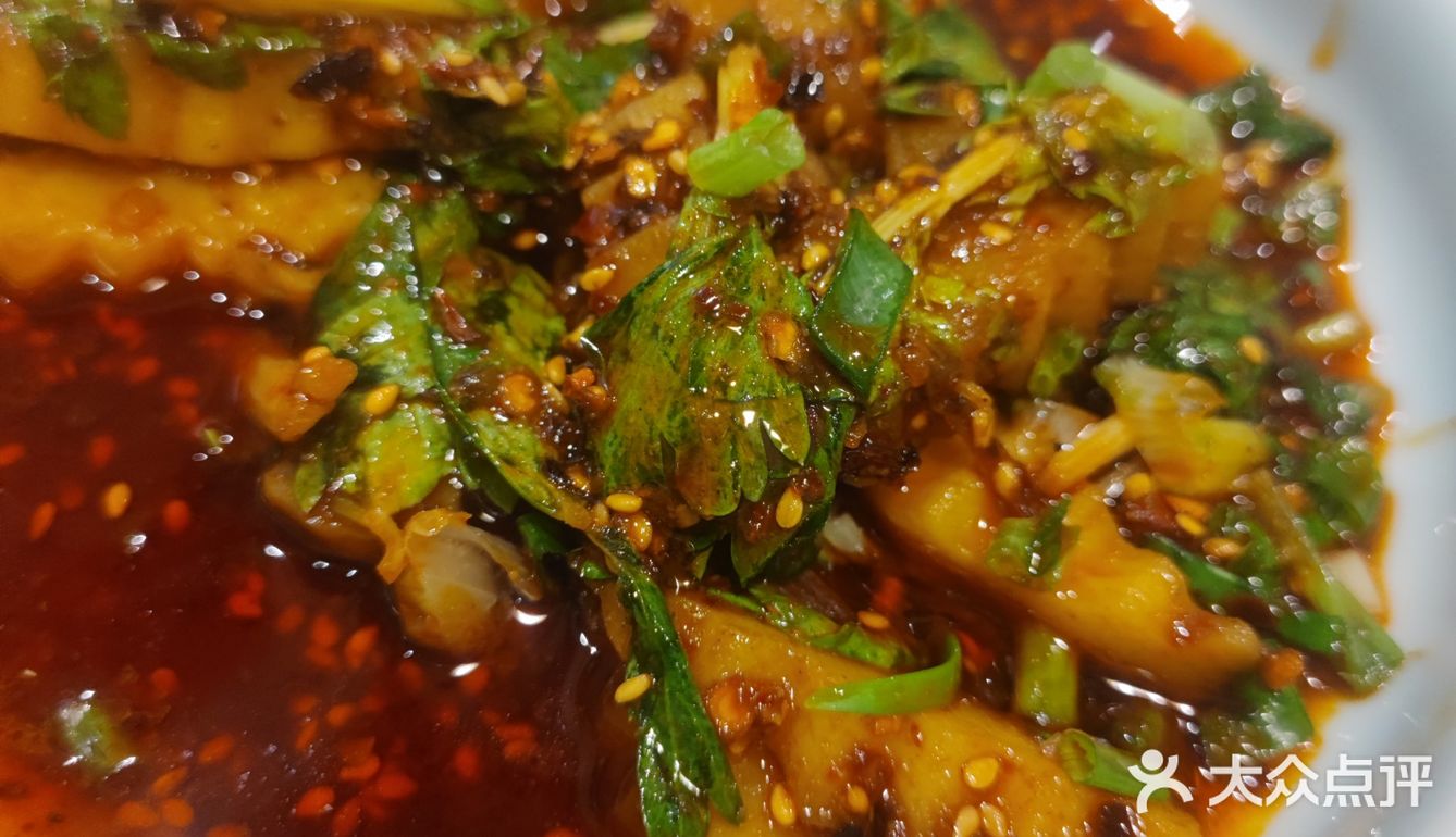 很喜欢吃跷脚牛肉，滑滑嫩嫩，小菜又很麻辣入味