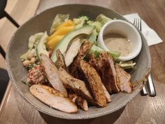 芒果鸡肉牛油果色拉-Wagas沃歌斯(尚街店)