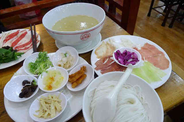 江氏兄弟桥香园过桥米线-"以前的桥香园,现在木有开了,好可惜.以前.