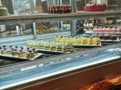 面包甜点陈列柜-万达瑞华酒店美食汇自助餐厅(楚河汉街店)