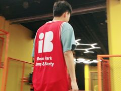 -爱蹦iBOON蹦床运动馆(江汉店)